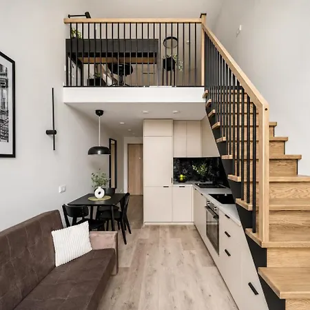 Loft 61 With Free Parking Lägenhet
